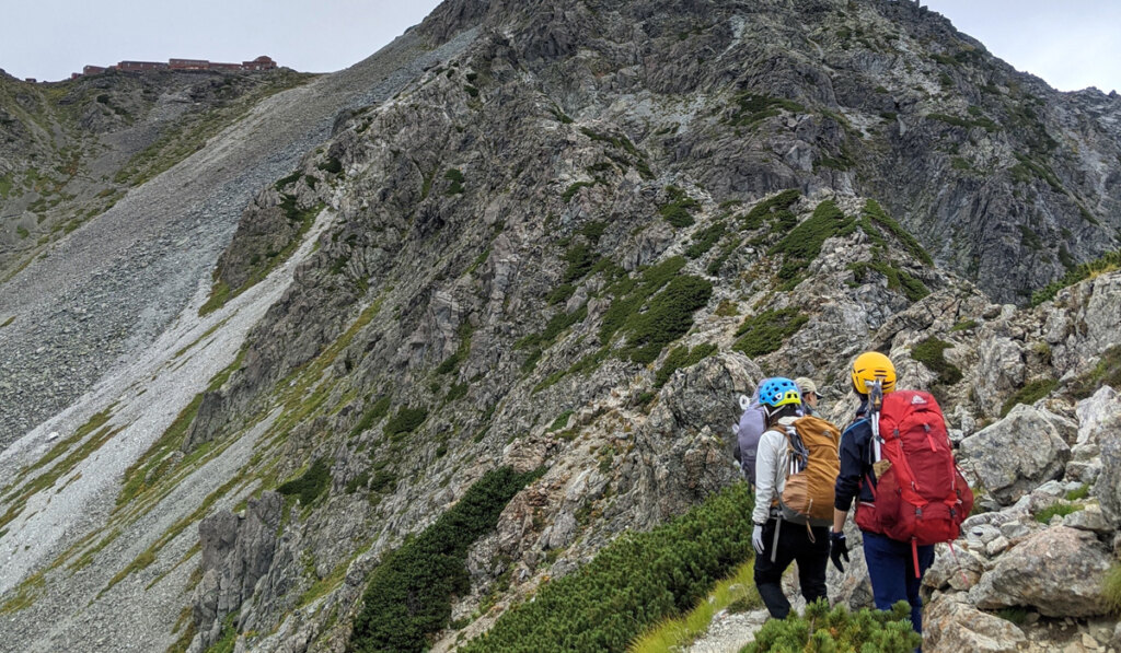 晴れた日も濡れた日も、ずっと着て長い距離を歩こう。LONG TRAIL HOODYレビュー